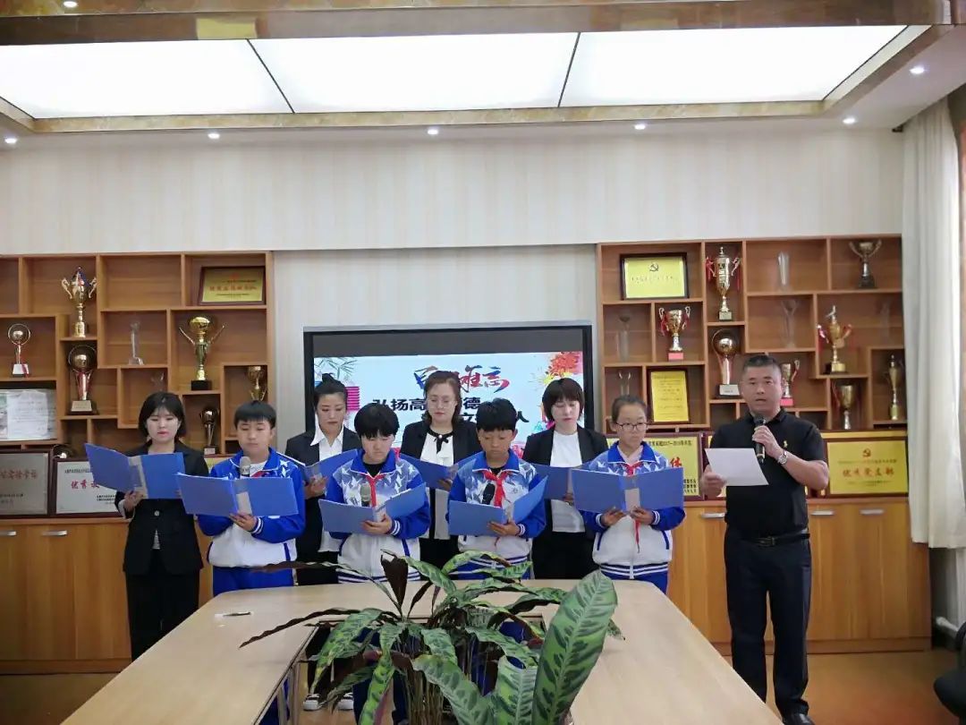 立德树人奋进担当稿件,立德树人奋进担当教师节内容