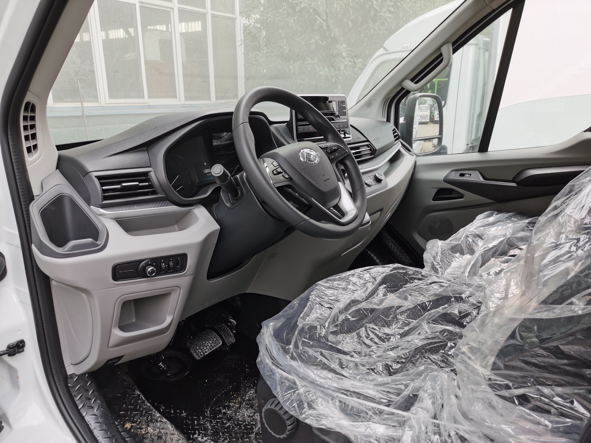 上海大通v90物流版,上汽大通v90货运版多少吨