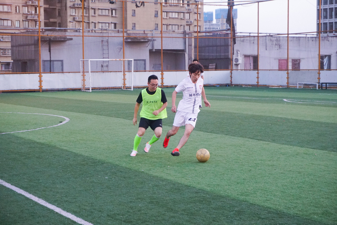 绿茵足球点亮梦想,绿茵点亮梦想足球伴我成长