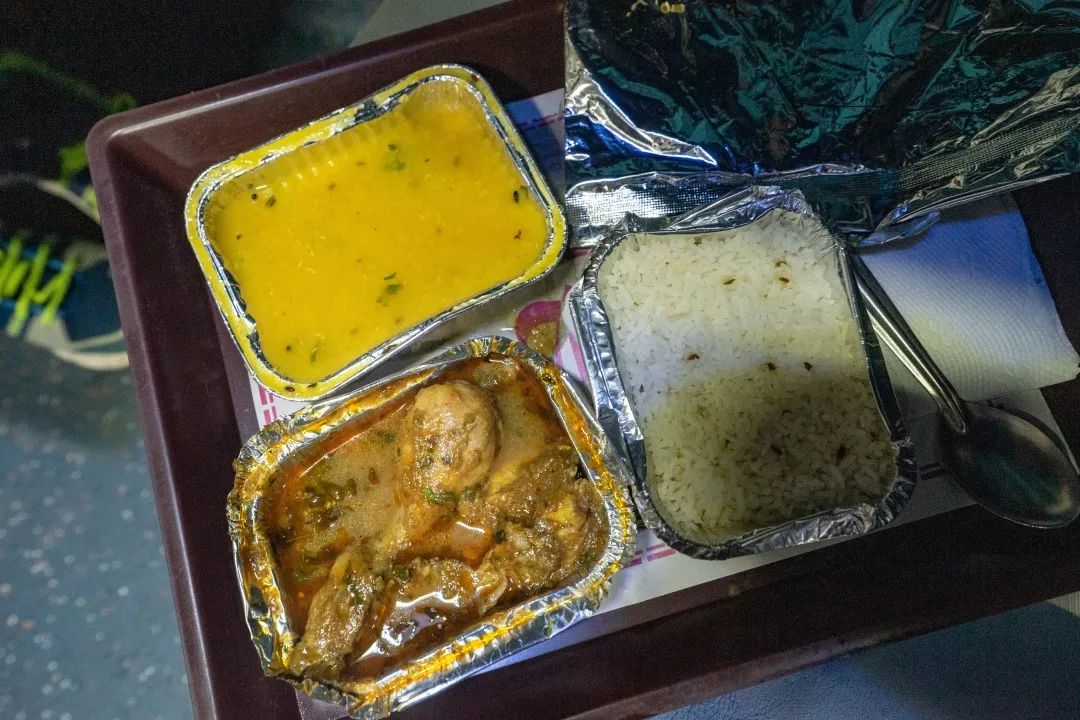 印度加尔各答地铁列车,印度火车站加尔各答