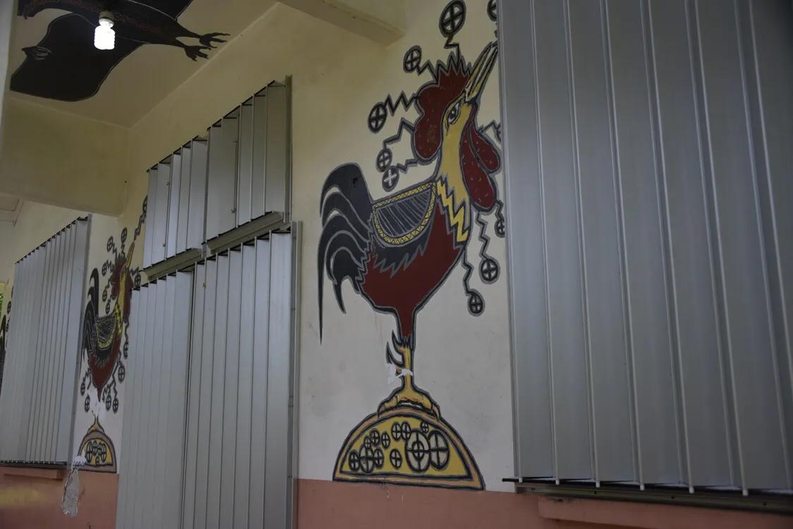 传说帕劳只要女人进入男人会馆就会变成门口的石头