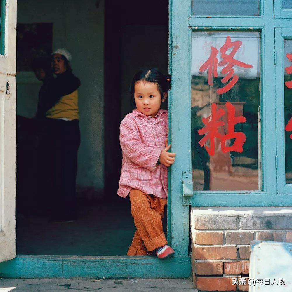 日本摄影师给中国儿童拍照,著名摄影师回忆第一次给孩子拍照