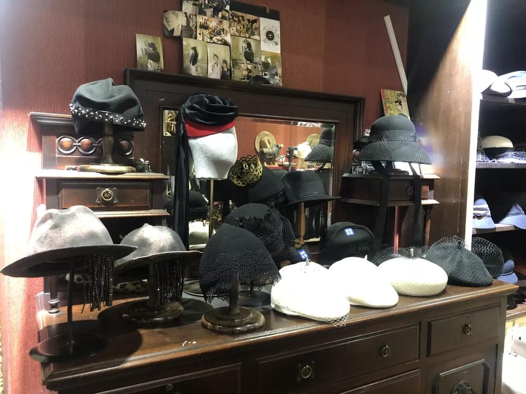 专访|“头大戴不下”怎么办?帽匠设计师Coco跟你聊帽子的学问