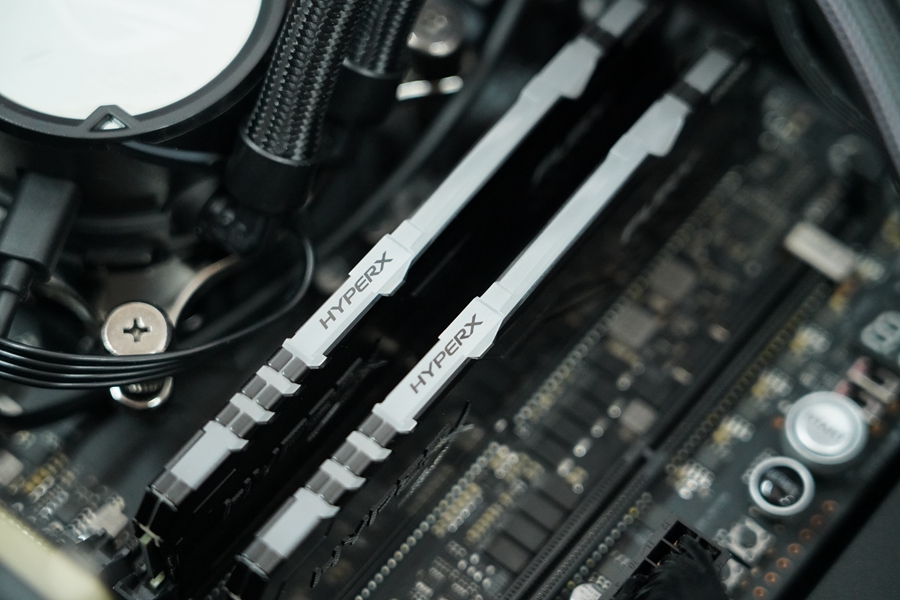 流光溢彩性能十足：HyperXDDR4RGB雷电流光系列骇客神条测评