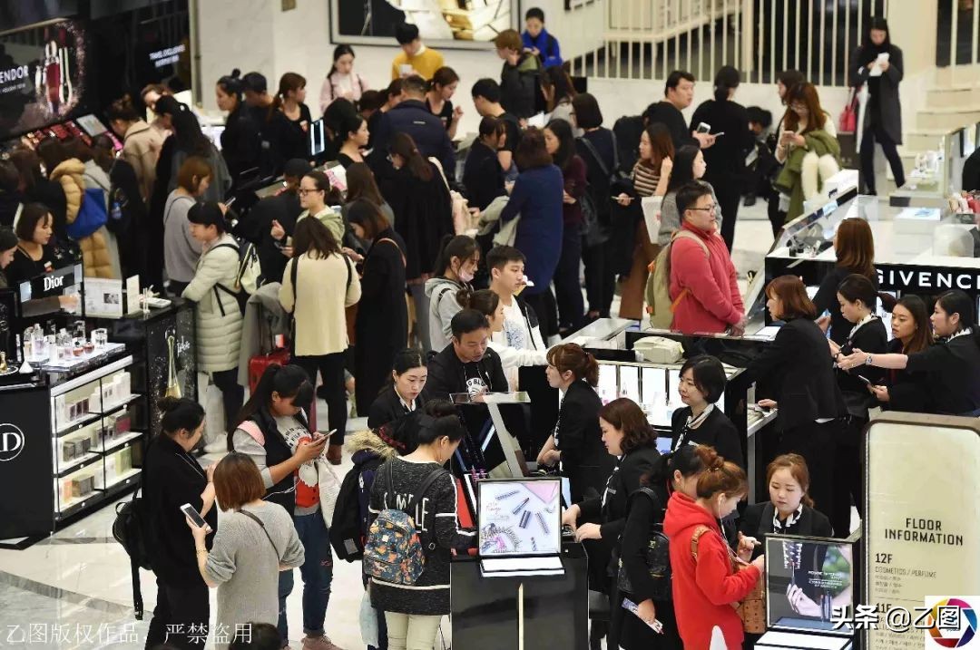 韩国免税店抢购中国游客,韩国免税店爆火