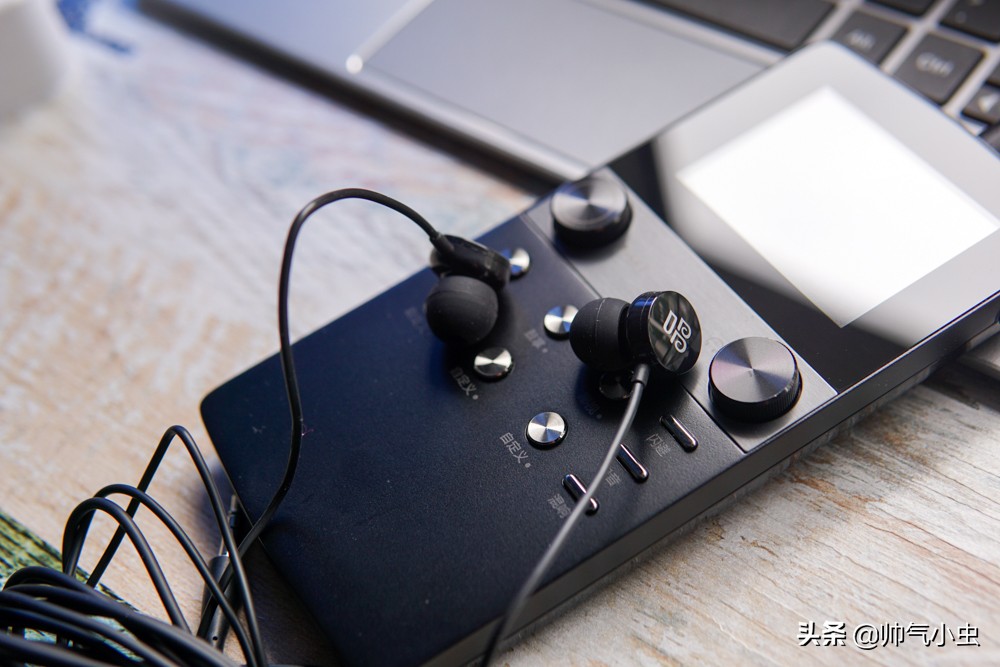 售价999元，用了之后，才发现我离那些主播只差一张好声卡