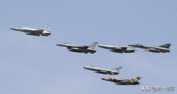 买完火箭炮后，东欧一国又看上中国造战机，5亿美元订单正在谈判