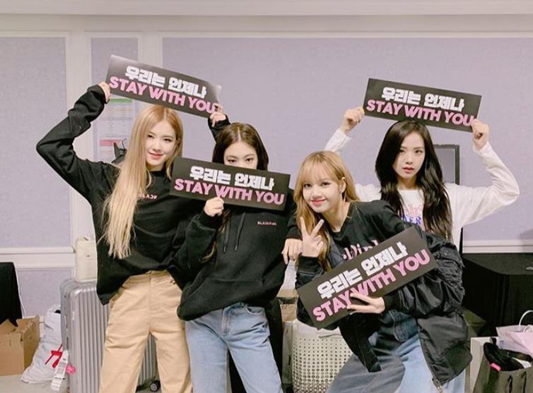 blackpink演唱会卖的有什么,blackpink演唱会重量级粉丝后续