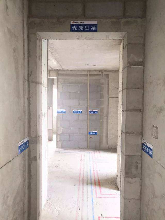 门没有门垛做门套好看吗,没有门套的门怎样装饰好看