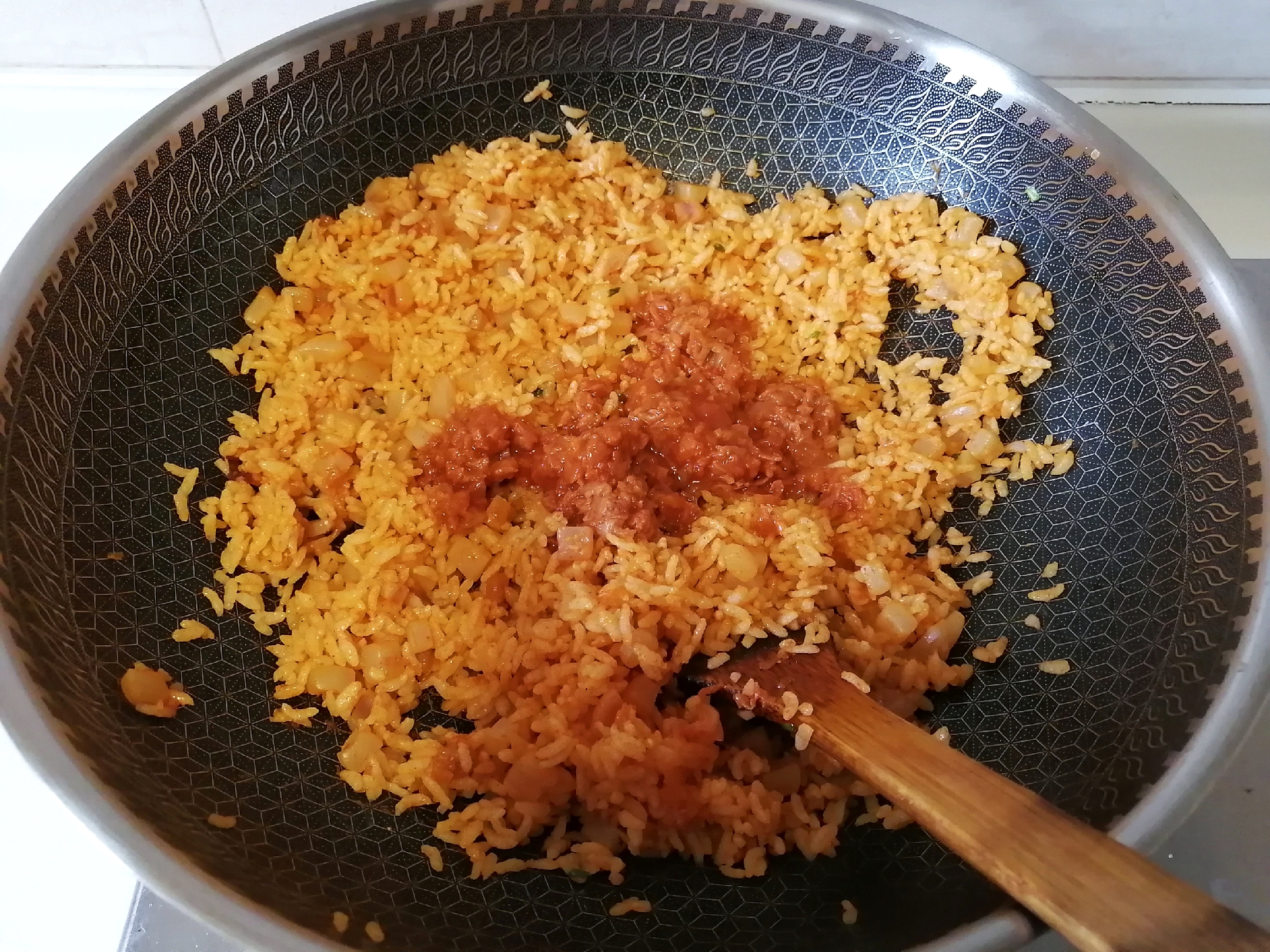 白米饭吃腻了怎样解决,白米饭鱿鱼炒饭