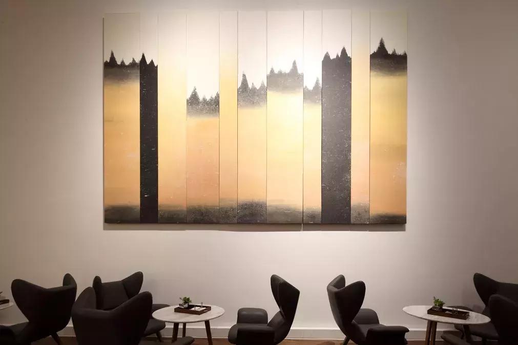 北有阿那亚社群，南有册之丘社群，后者60%研究生以上学历