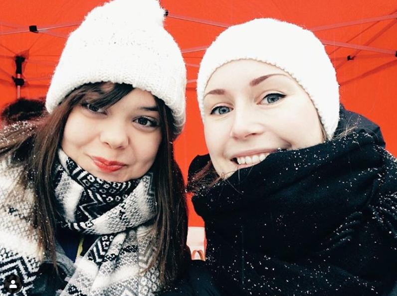 芬兰34岁美女总理自拍图曝光：喜欢与帅哥合影，爱分享私生活