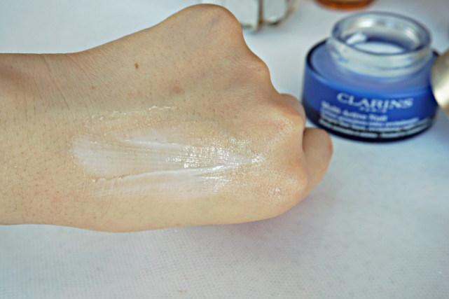 保湿面霜换季混干,换季保湿推荐用什么面霜