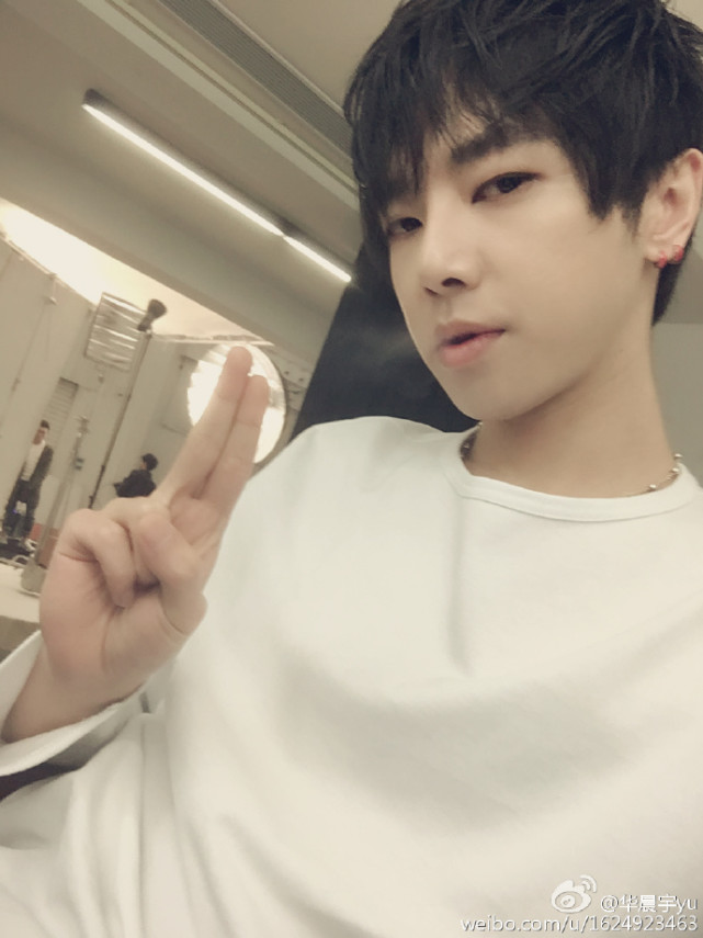 华晨宇植发的医院是哪里,华晨宇植发图片是真的吗