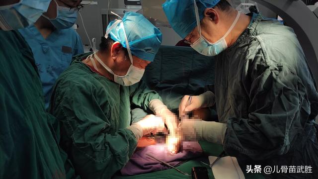 孩子足外翻该怎么办,孩子足外翻是怎么回事