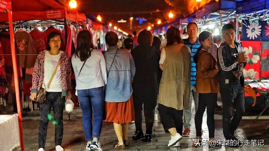 西双版纳摆地摊需要具备哪些东西,夜市摆地摊赚钱的三大技巧