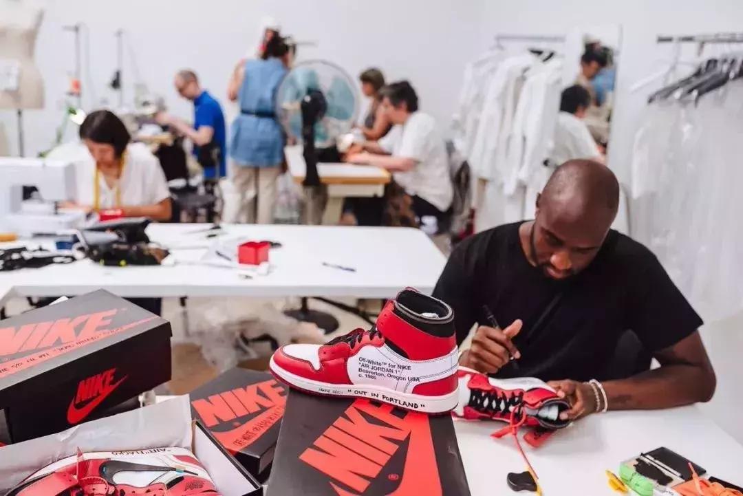 一个月生活费5000不够你花,一个月5000块钱生活费不到200