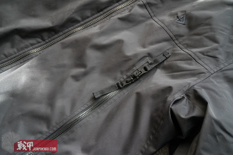 赫利肯l7棉服对比龙牙泰坦,龙牙b6级重型泰坦防寒服评测