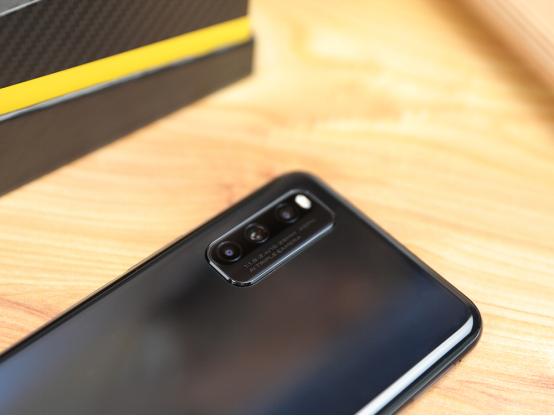 iqooz1评测游戏视频,iqooz1天玑1000plus有多强