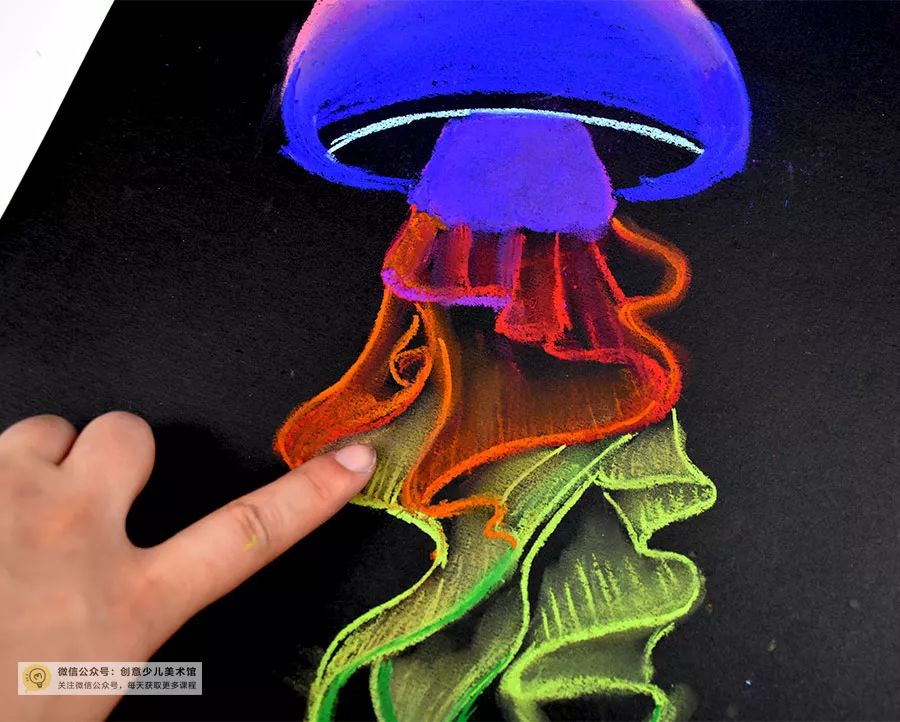 儿童画五彩水母,小红书画梦幻的水母