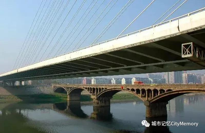 走过古老的石拱桥,长沙市洪山庙老桥哪年通车