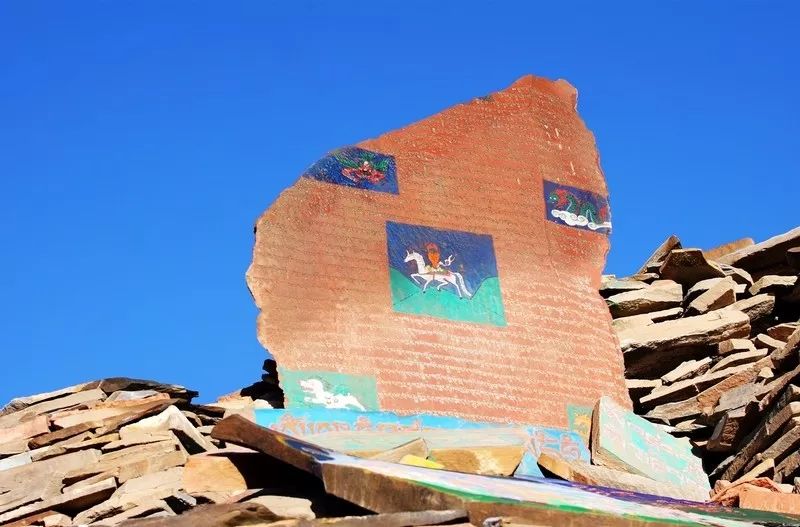 玛尼石凝固在石头上的信仰,玛尼石藏文