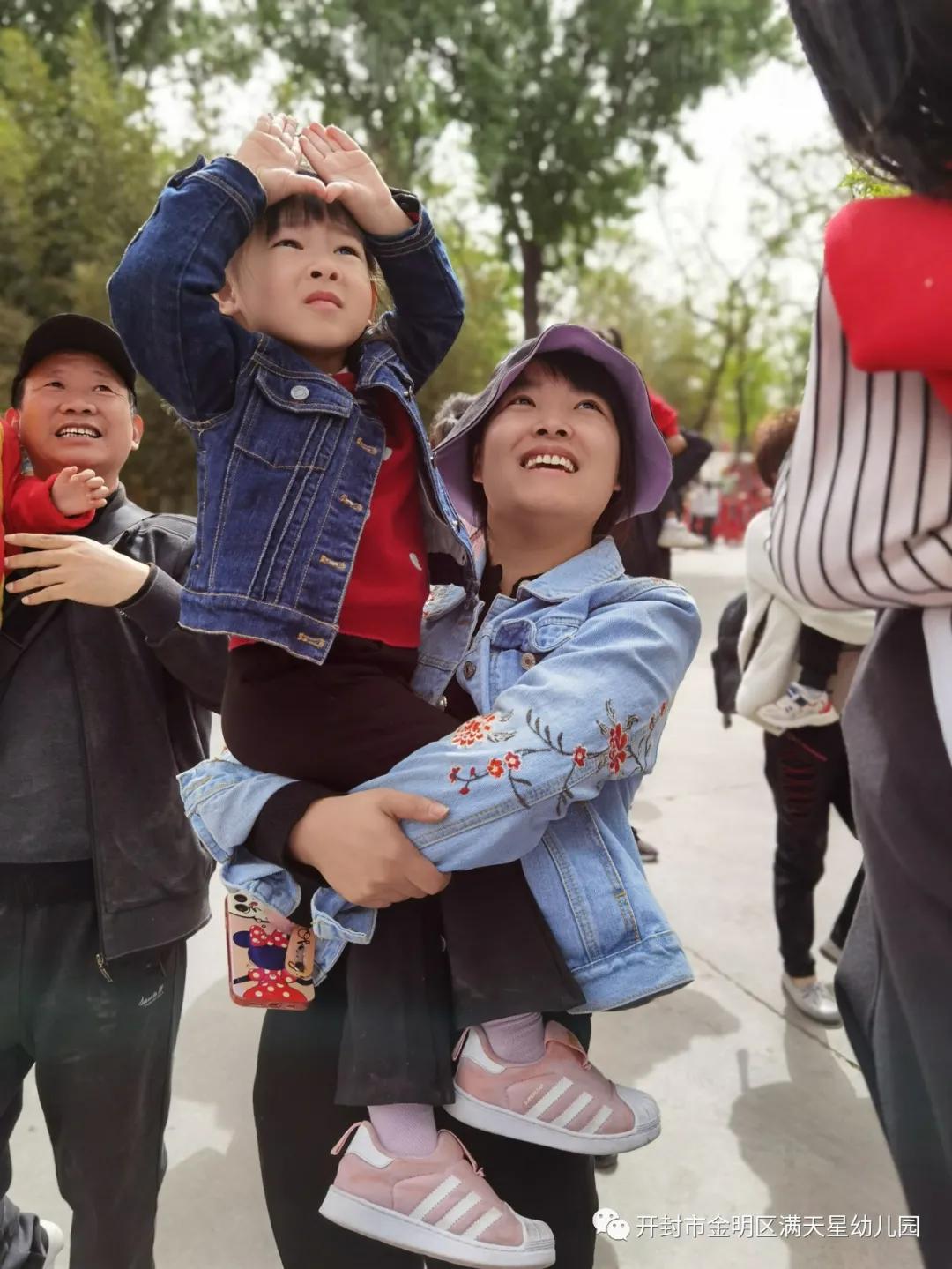 春日踏青亲子幼儿园,幼儿园开展春游踏青活动