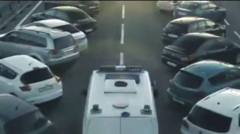 急救车45度让行技巧,救护车45度让路技巧