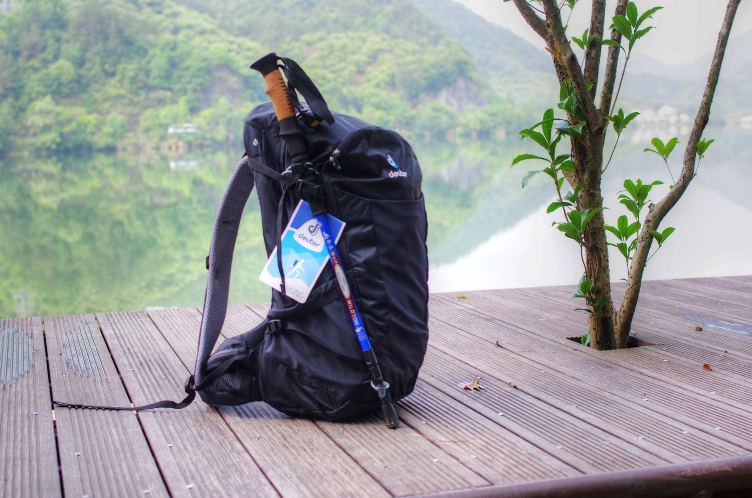 旅游登山必备的装备有哪些,户外徒步登山带什么
