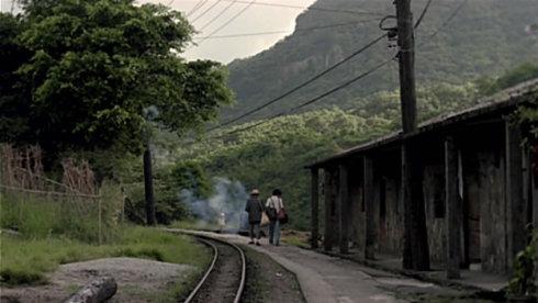 以两人的恋情为主轴，在爱情观之下追寻自然与生命的运行