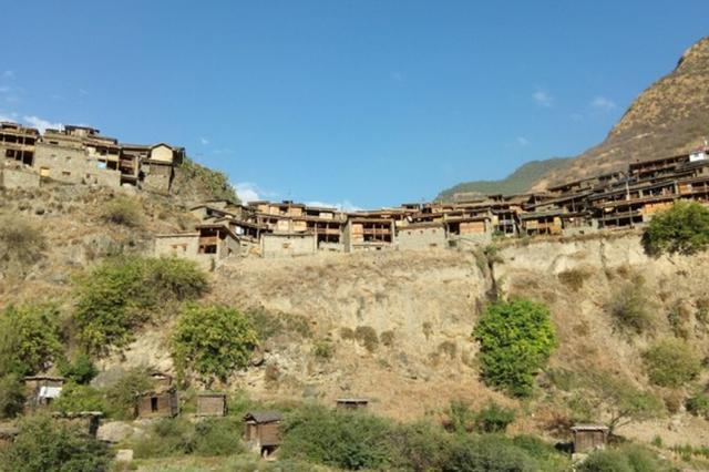 四川凉山蜂窝式建筑,四川凉山悬蜂窝建筑
