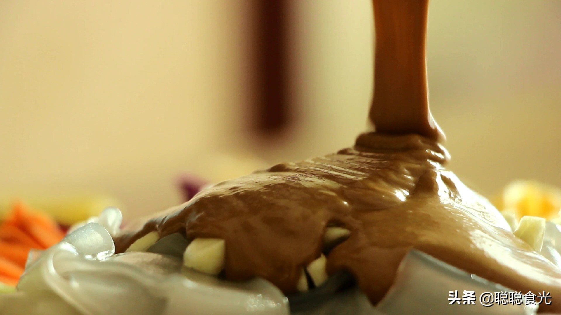 自制东北大拉皮正宗的做法,用淀粉做东北大拉皮的制作视频