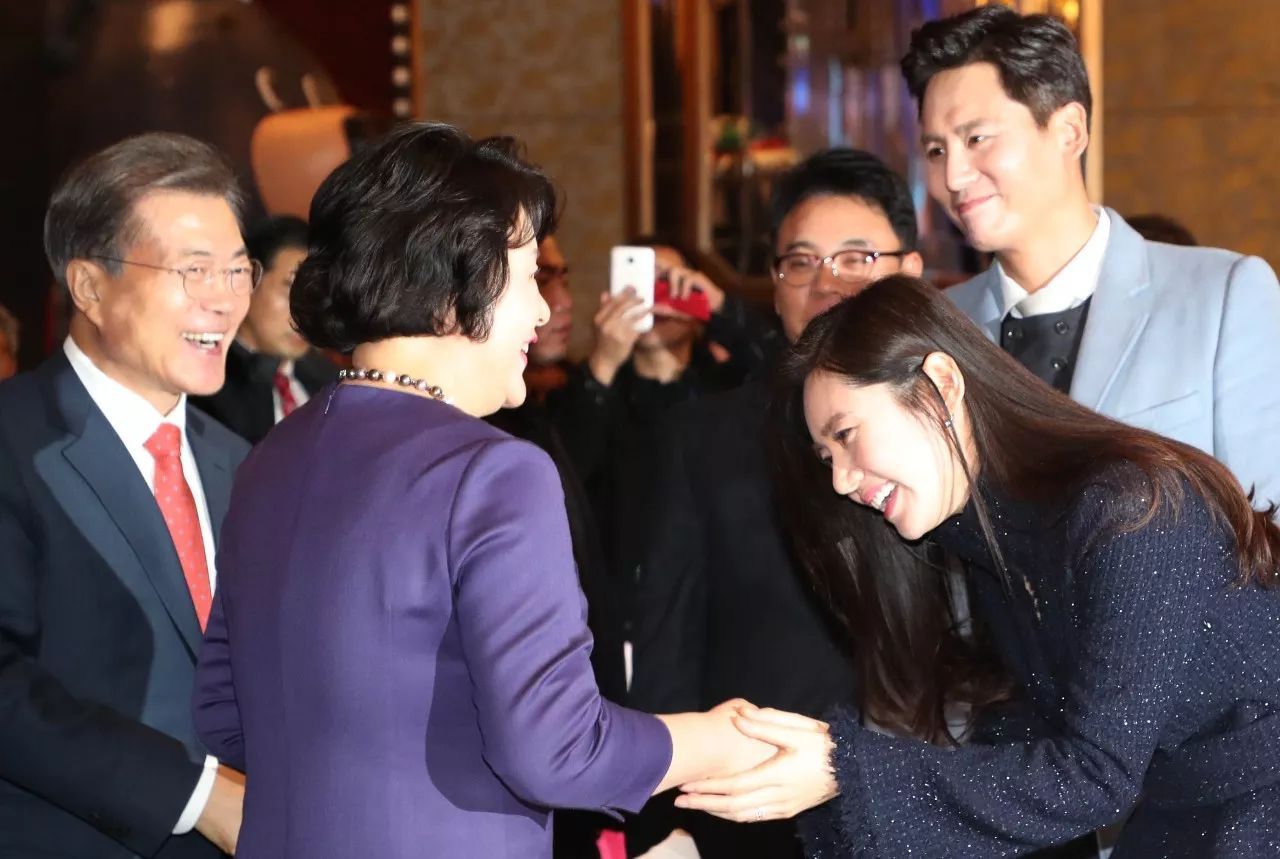 浜烘皯澶т細鍫傚浗瀹磋儗鍚庣殑鏁呬簨,浜烘皯澶т細鍫傚浗瀹村ぇ甯堥兘鏈夎皝