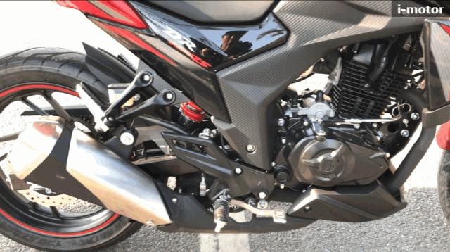 老司机飙车秋名山,秋名山老司机pk跑车