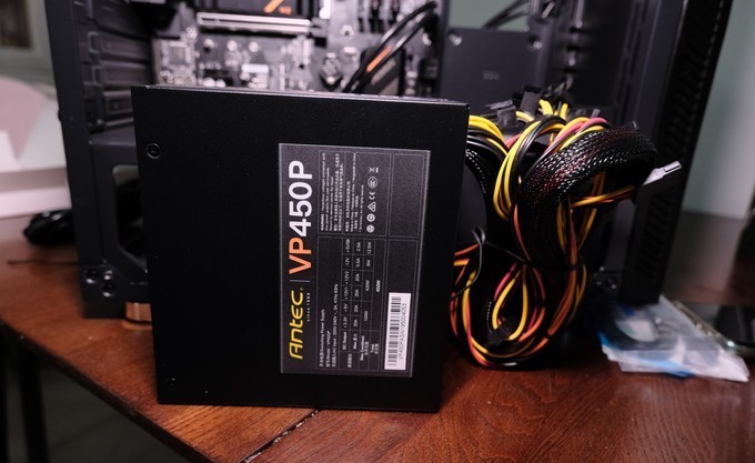 我给我老婆配了一台他们单位最好的电脑，让她再也没有理由划水