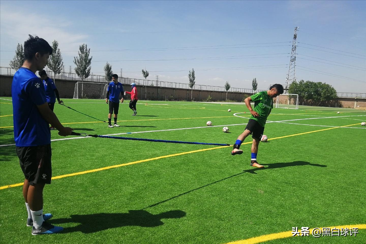 从厨子变职业球员，努尔买买提用热爱诠释，何为梦想不可辜负