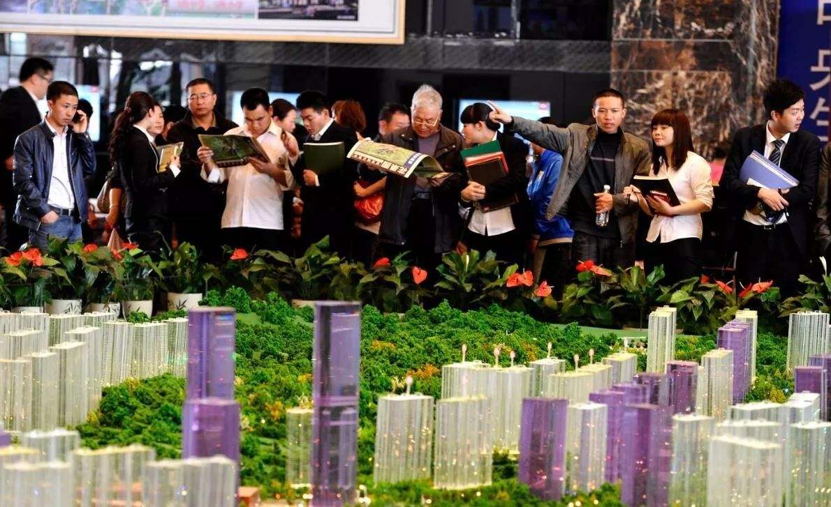 售楼小姐卖一套房回扣多少,售楼小姐卖出一套房能赚多少钱