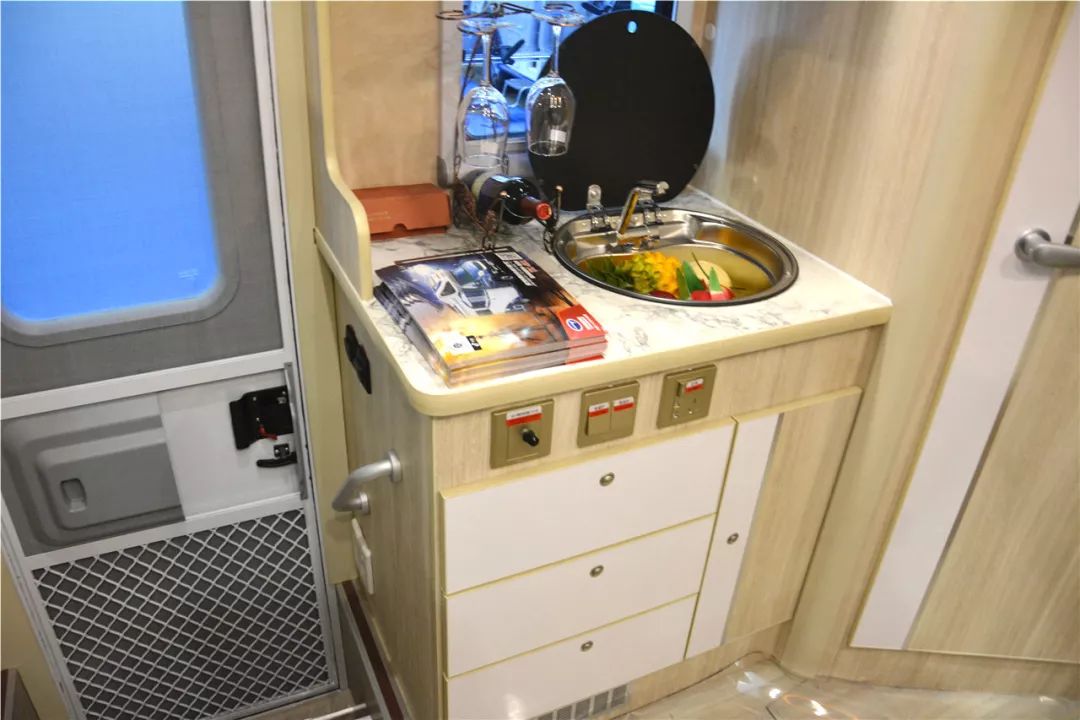 拓锐斯特b型房车价格,拓锐斯特t型车