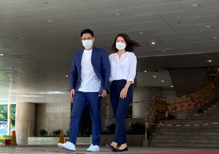 郭晶晶秀禾服,郭晶晶蓝色西装