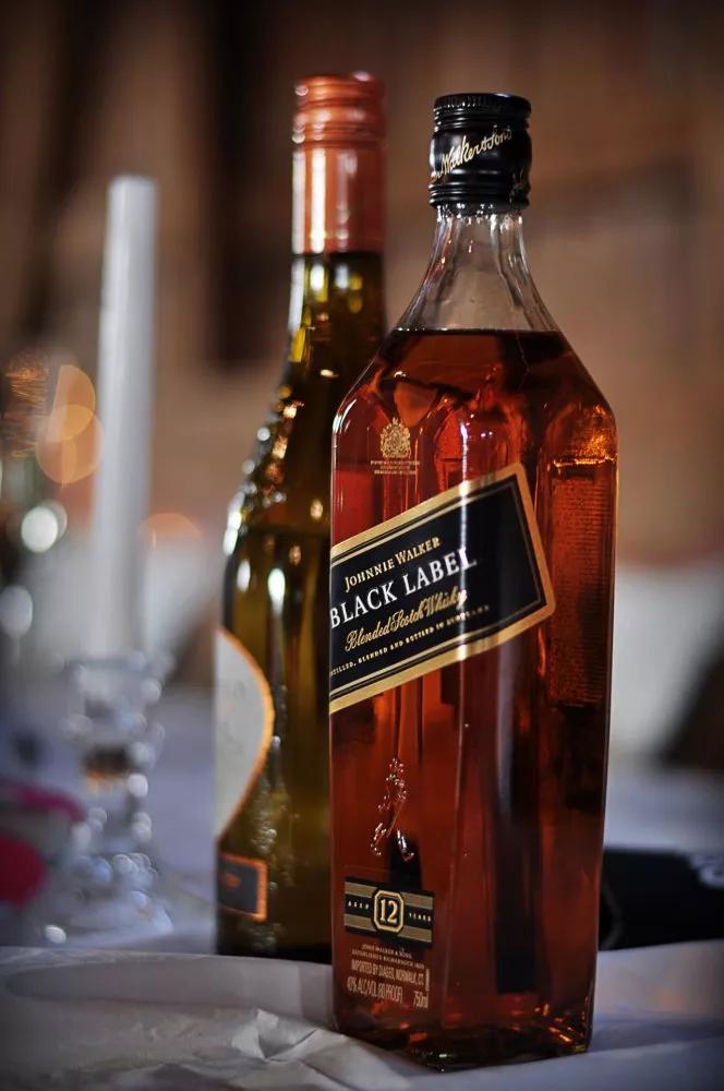 红方和黑方蓝方威士忌的区别,黑方红方绿方金方蓝方有什么区别