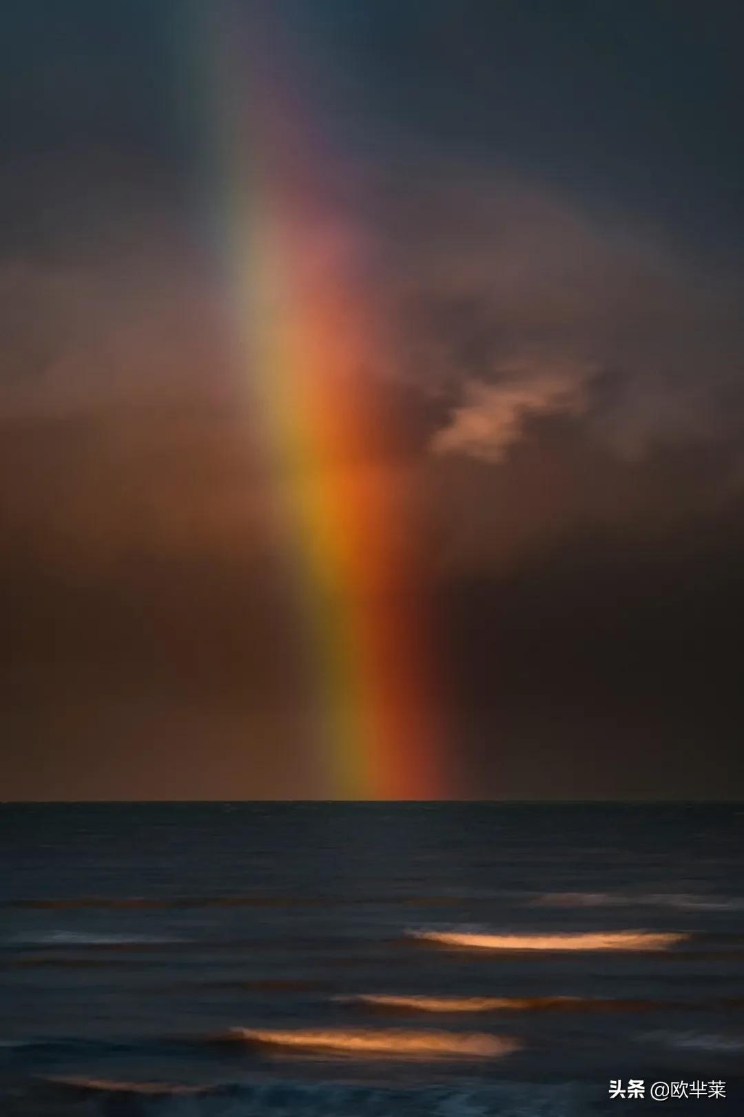 那些彩虹的摄影碎片，反射着诗的光芒。