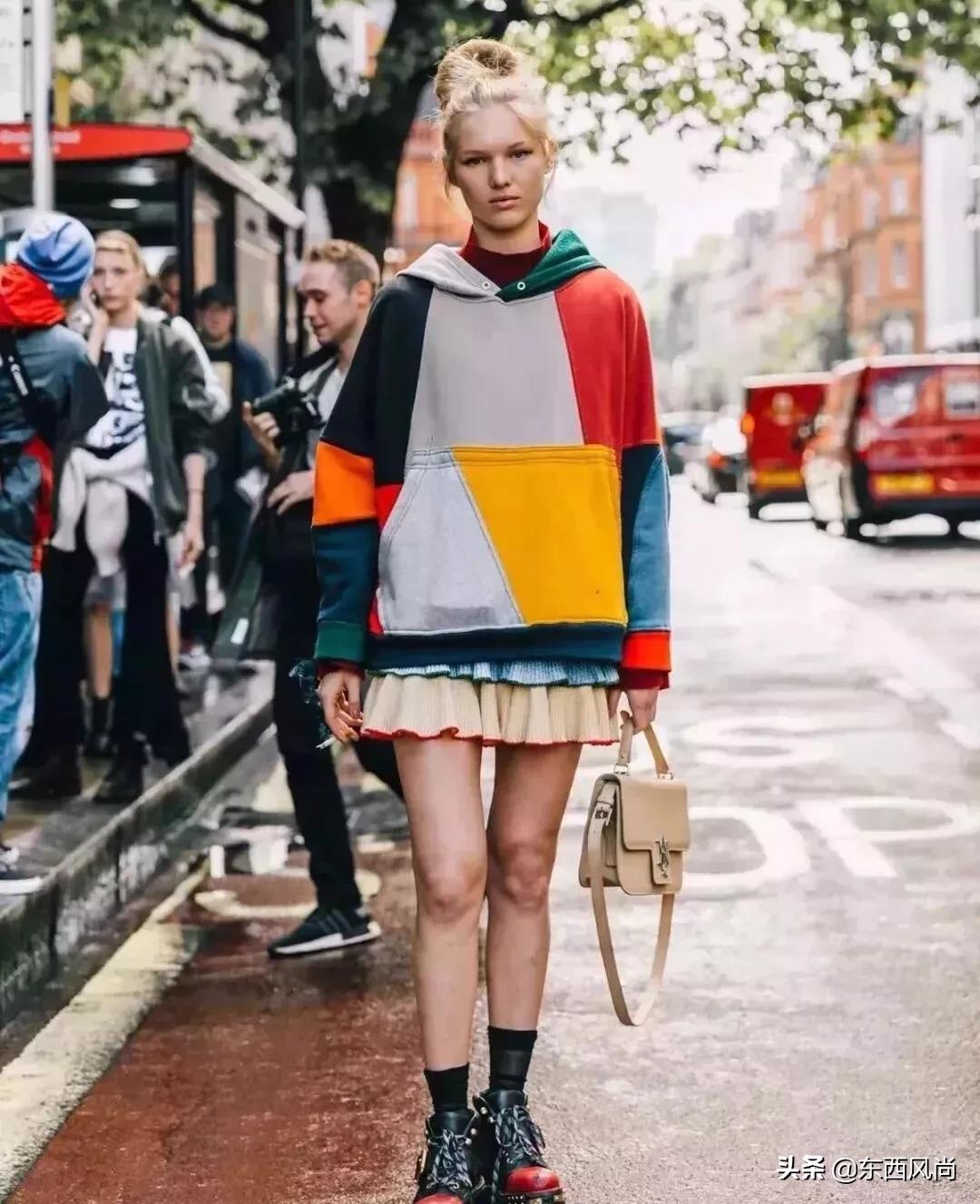 卫衣里面穿高领打底衫,高领卫衣加绒的穿搭