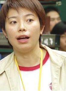 原乒乓队员杨影现在干什么呢,央视乒乓女解说杨影