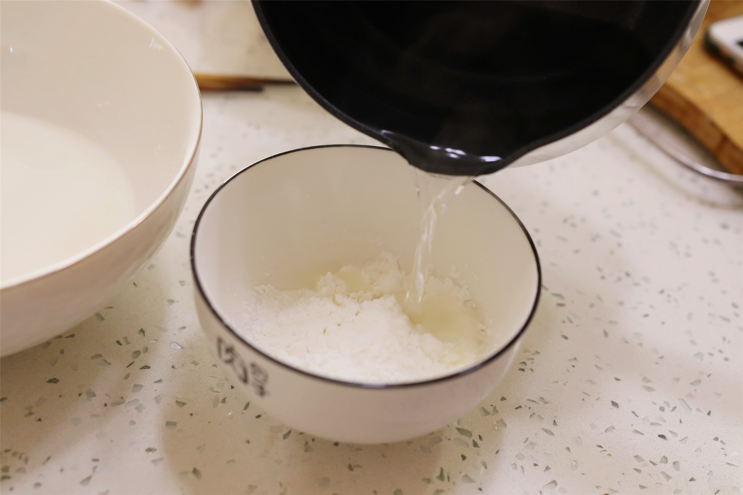 炸小鱼小虾用冷油还是热油,怎么炸小鱼小虾不会碎