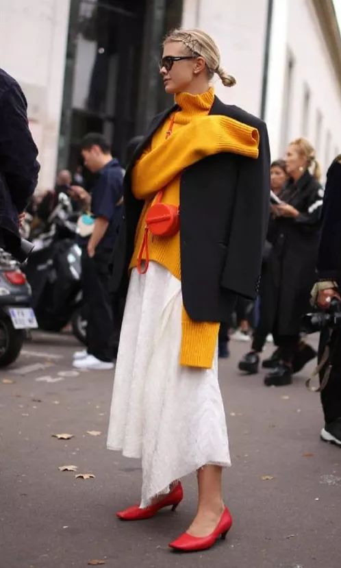 毛衣和卫衣哪个时尚一点好,卫衣与毛衣哪款好看