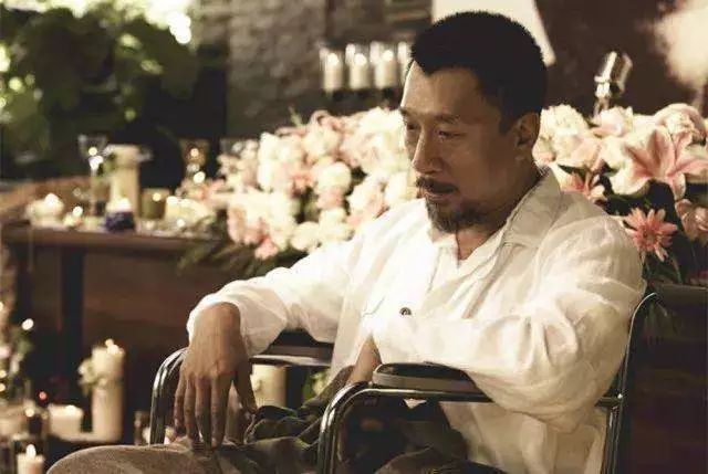 指甲上月牙少是什么问题,指甲月牙少了怎么回事