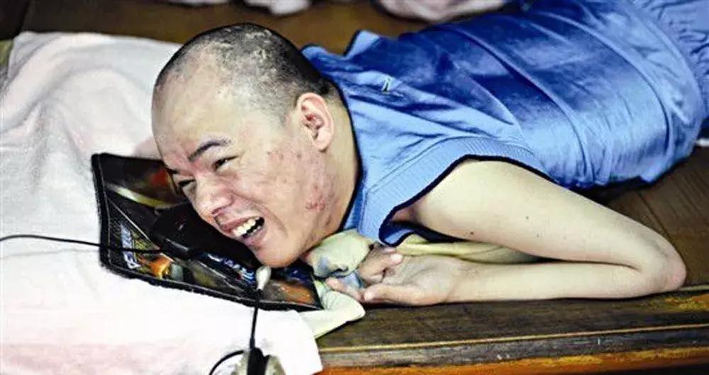 90后独腿搬运工现状,90后独腿搬运工的感人故事