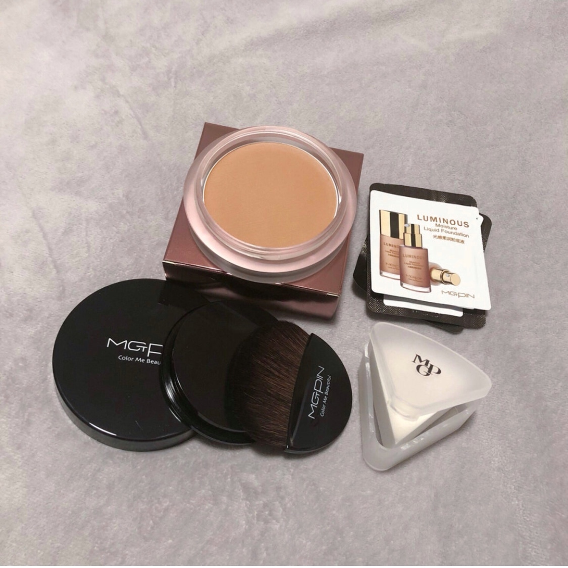 毛戈平的化妆品怎么区别真假 (毛戈平化妆品怎么样好用吗)