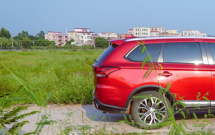 欧蓝德选2.0还是2.4油耗差别大吗,欧蓝德荣耀版配置油耗