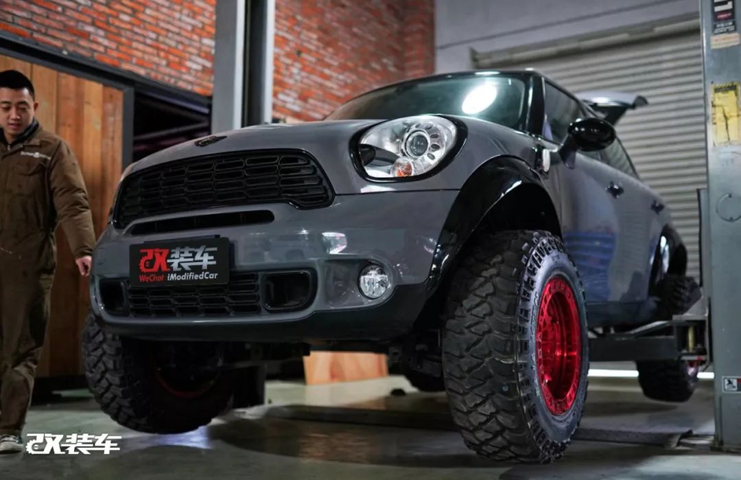 网友花费十几万，把MINI乡下人爆改成大脚怪